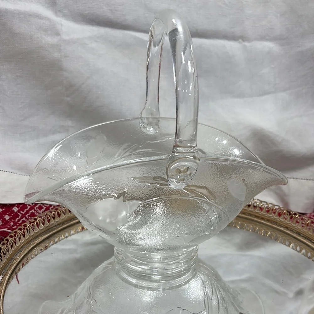 Vintage L.E Smith Oval Textured Glass Basket With Calla Lilys 8